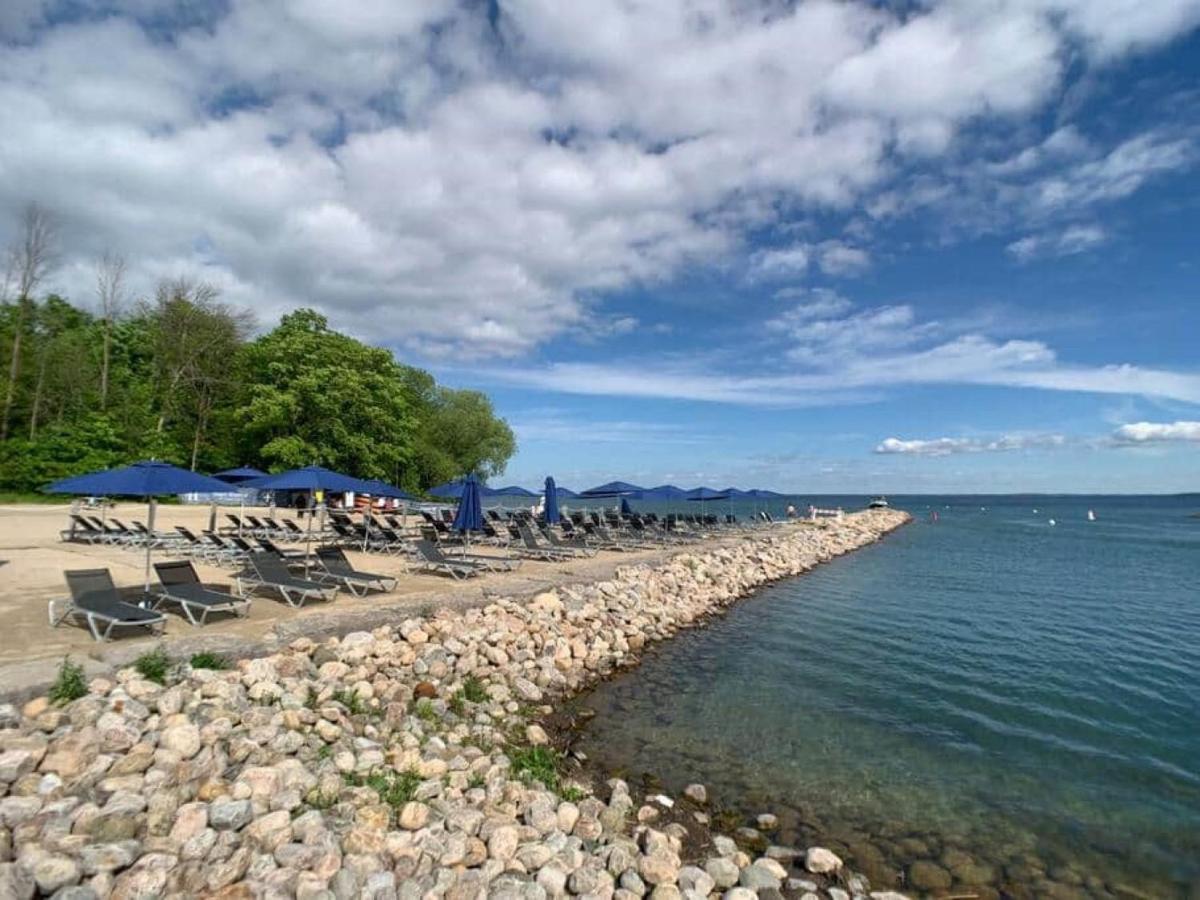 Stunning Stayz At Friday Harbour Beach Marina Resort Lake Simcoe Innisfil Zewnętrze zdjęcie